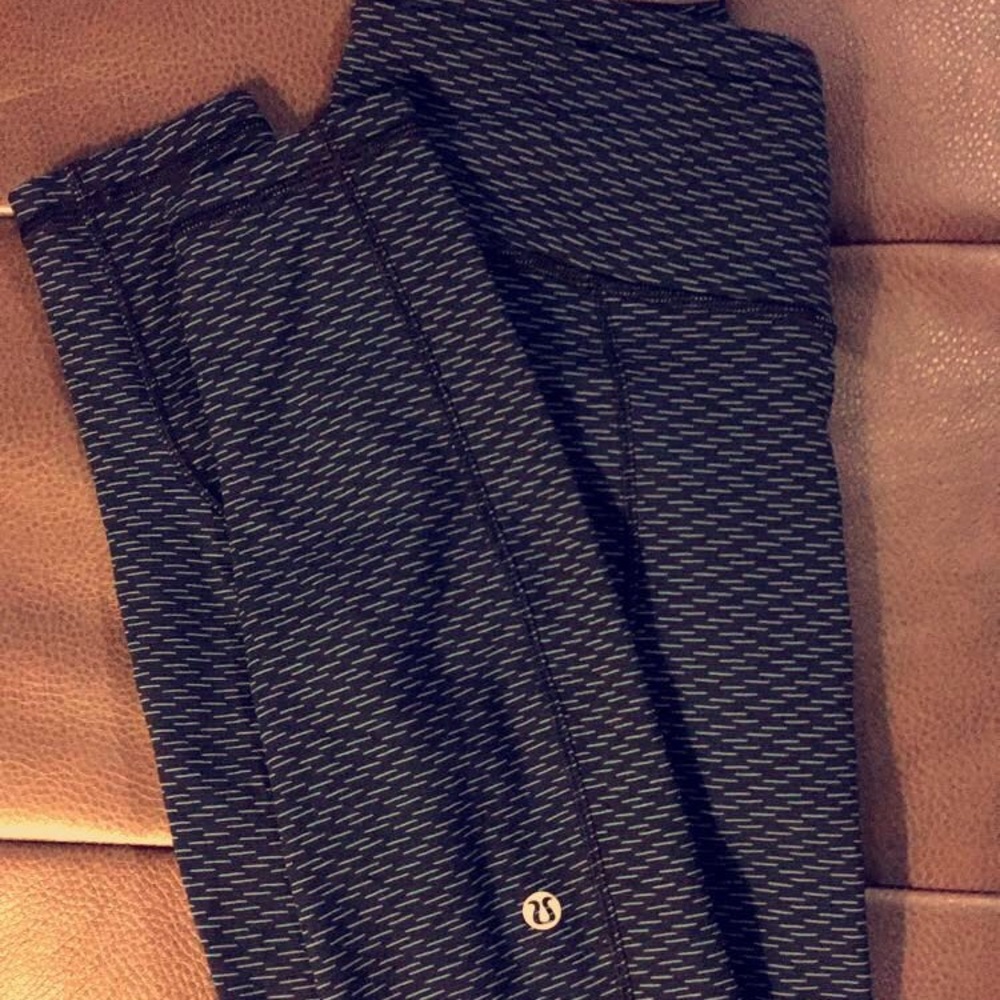 Lululemon Run It Out Tight (black w/teal lines)